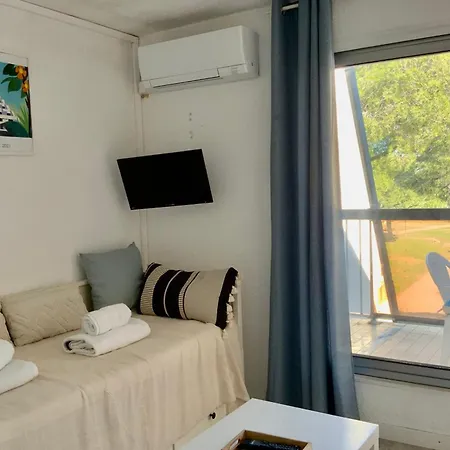 Сasa de vacaciones Le Petit Ponant Cozy With Lagoon View & Swimming Pool! *