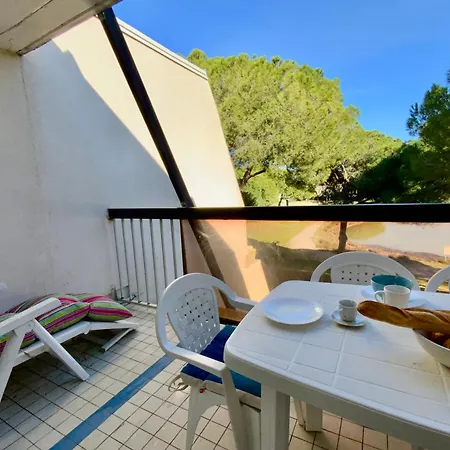 Prázdninový dům Le Petit Ponant Cozy With Lagoon View & Swimming Pool!