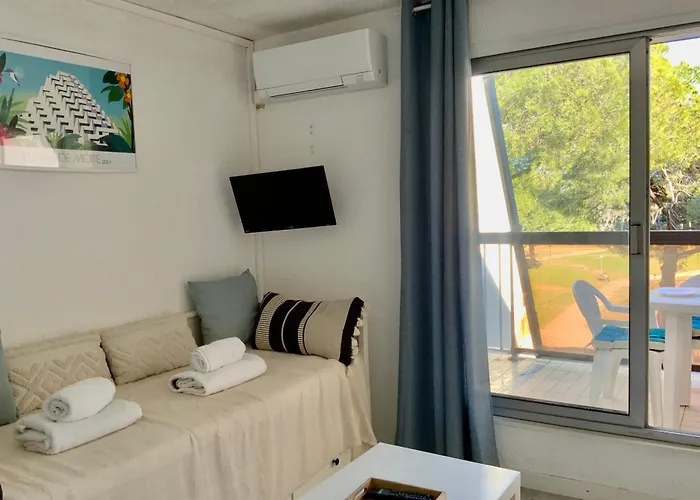 Prázdninový dům Le Petit Ponant Cozy With Lagoon View & Swimming Pool! *