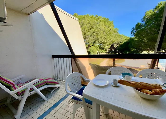 Prázdninový dům Le Petit Ponant Cozy With Lagoon View & Swimming Pool!